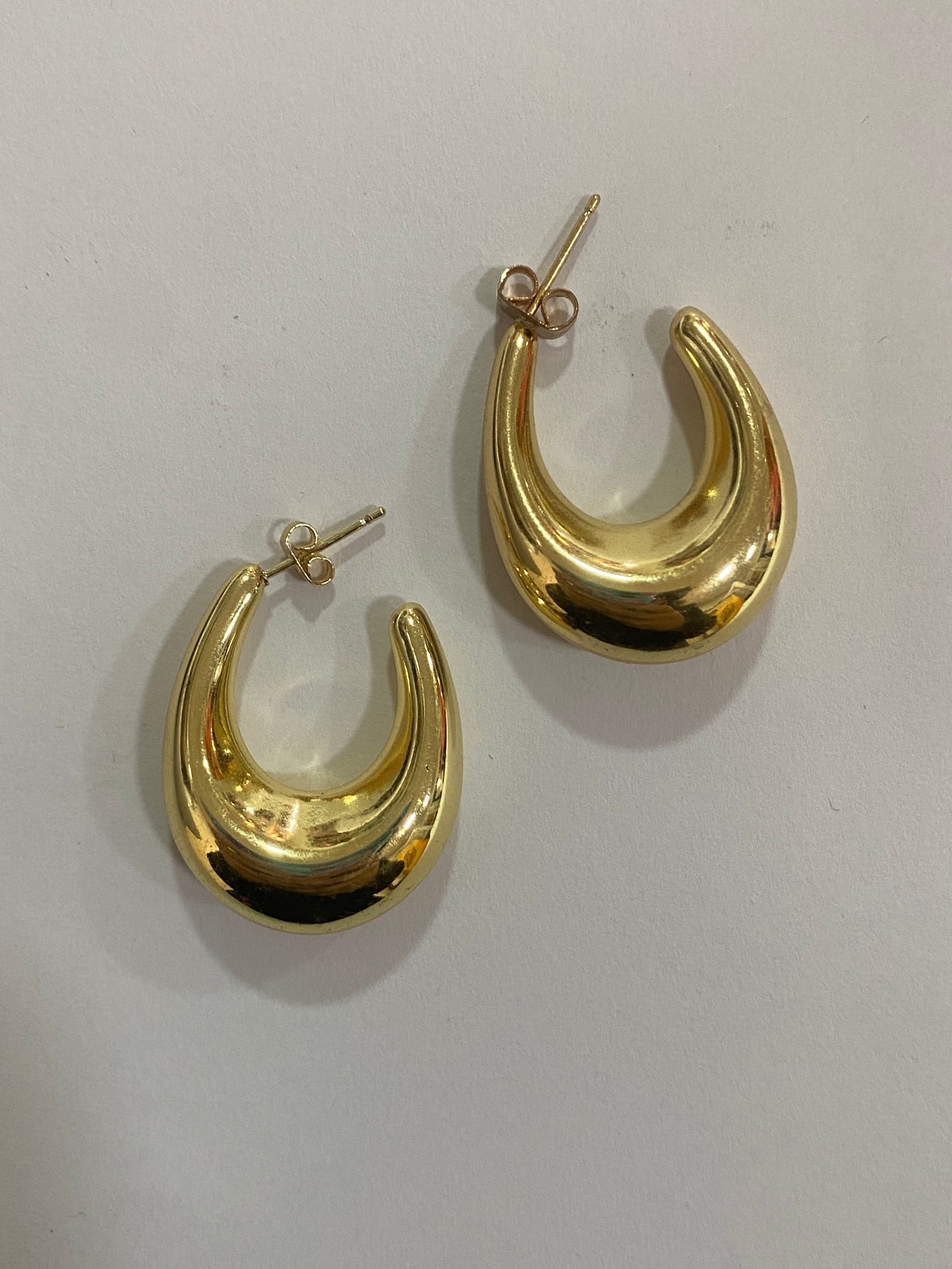 Argollas doradas con baño en oro 3 cm de largo