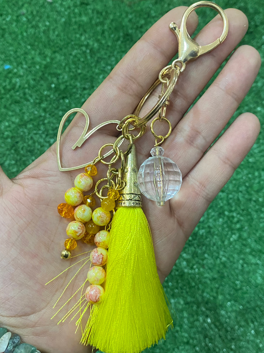 Llavero en tonos amarillos con corazón bañado en oro y cristal dorados