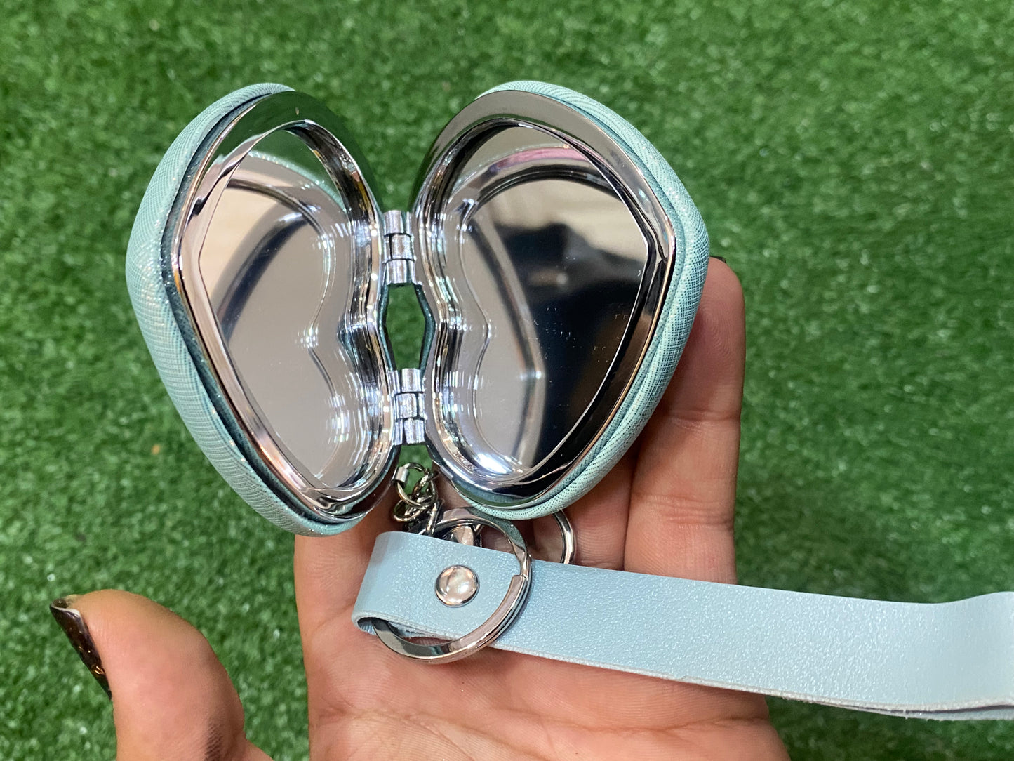 Espejo de mano en forma de corazón  brillante