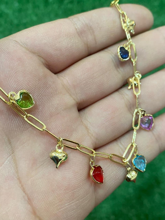 Collar de corazones de colores de cobre con baño en oro